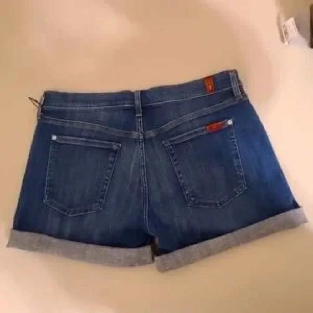 New with tags 7 For All Mankind Jean Shorts Size 30 - Picture 2 of 4